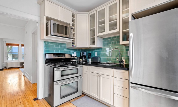 Whittier House | Garden Suite - Eat Street Suites