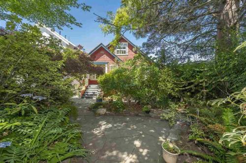 Hastings Apartment | Garden suite on Trinity St