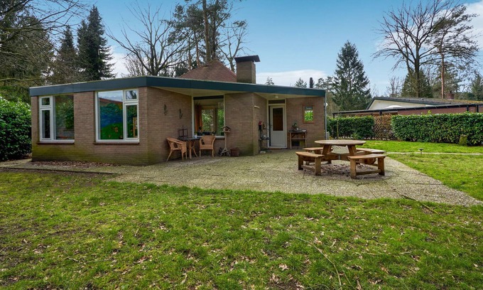 Baarle-Nassau House | Garden-view Bungalow in Baarle-Nassau with Pool
