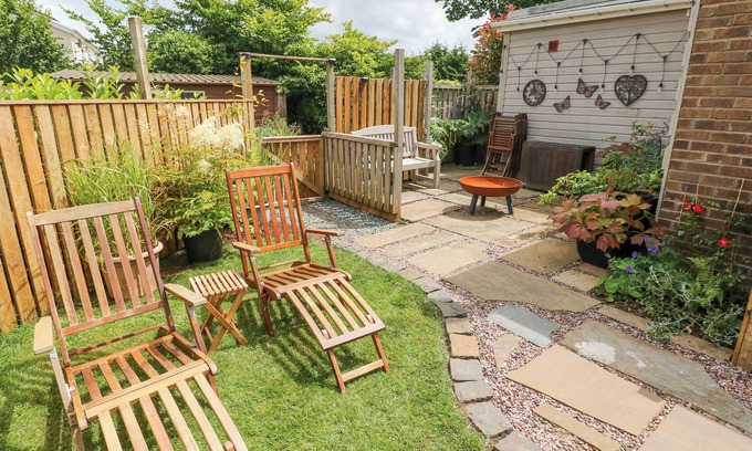 Pembroke Cottage | Garden View