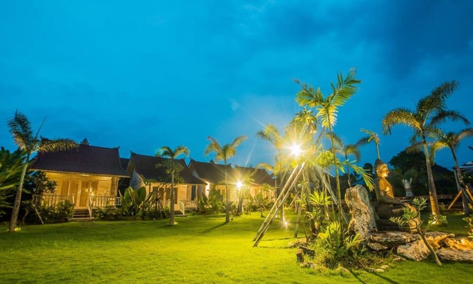 Mushroom Bay Cottage | Garden Villa with Lush Greenery in Lembongan, Minutes to Beach