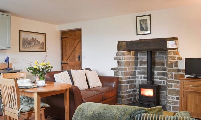 Westleigh Cottage | Gardener's Cottage - UKC4299