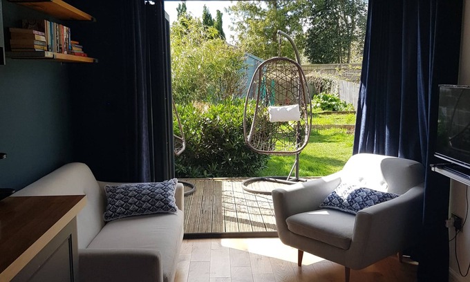 Oxford Ski Chalet | GardenRoom apartment near the Oxford and the JR