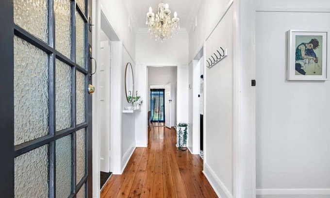 Orange Cottage | Gardiner Cottage - Stylish & Elegant, Walk to CBD