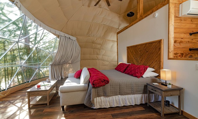 Logan Resort | Garnet Geodome by Inn & Spa at Cedar Falls