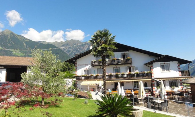 Tirolo Hotel | Garni Schneeburghof