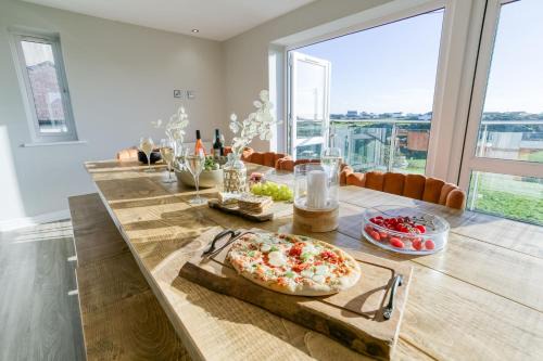 Holyhead House | Garreg Hen