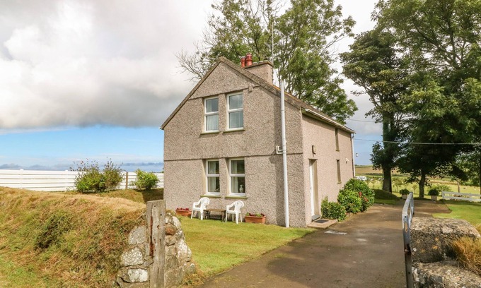 Garn Fadryn Cottage | Garreg Lwyd Farm