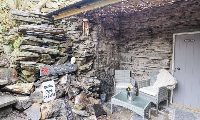 Tanygrisiau Cottage | GARREG LWYD, pet friendly, character holiday cottage in Tanygrisiau
