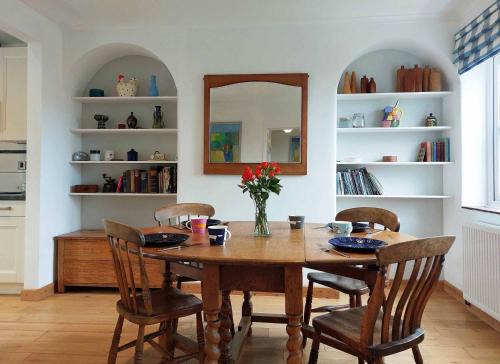 Barmouth House | Garreg Wen - White Stone, family holiday home