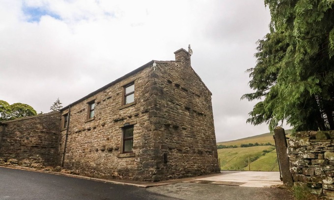Sedbergh House | GARTH GILL, family friendly, with open fire in Hawes