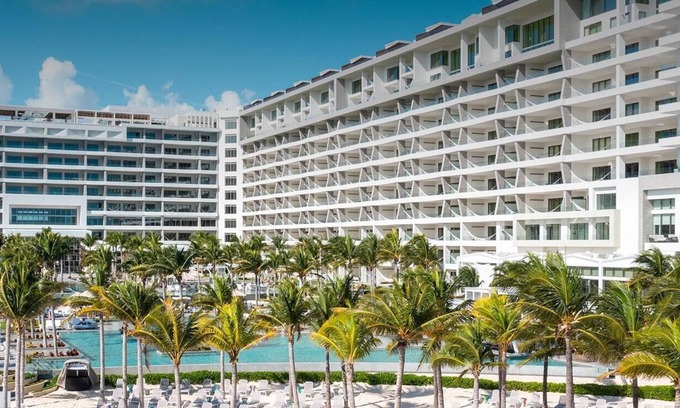 Playa Mujeres Resort | Garza Blanca Cancun Resort 2bed, 3 bath suite w/ kit, w/d, liv rm w/sofabed