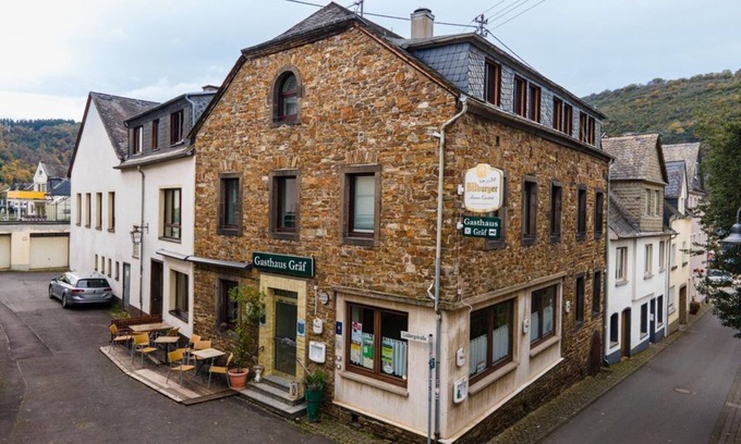 Treis-Karden House | Gasthaus Gräf - double room, shower, WC