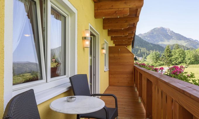 Russbach am Pass Gschuett Hotel | Gasthof Waldwirt