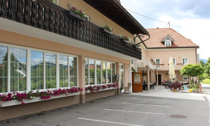 Augsdorf House | Gasthof Pension Jägerwirt