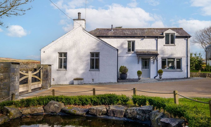 Killington Cottage | GATE HOUSE, luxury holiday cottage, with open fire in Sedbergh