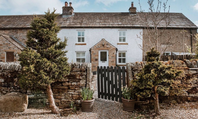Garrigill House | Gatecroft, Garrigill. Stone built 17th century cottage with log burning stoves.