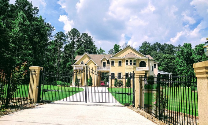Stone Mountain House | Gated 5BR/4.5BA House - Internet and Grill