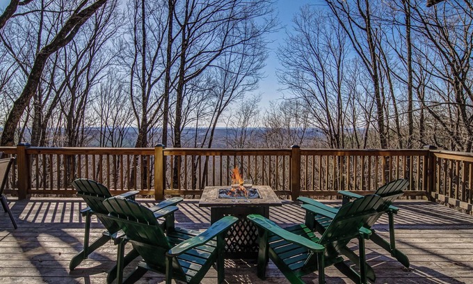 Tate Cabin | Gated Golf & Lake community - North GA Mountains!