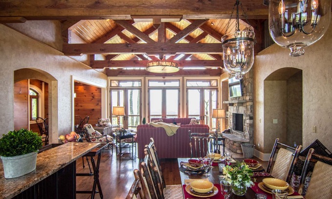 Franklin House | Gated Luxury Lodge - Hot Tub, Mountain Views, Stunning Gardens, Secluded