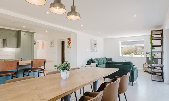 Cropthorne Cottage | Gatekeepers Cottage - Idyllic 4 Bed Rural Escape