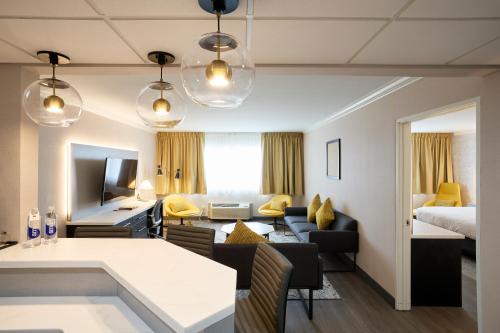 Ames Hotel | Gateway Hotel and Conference Center