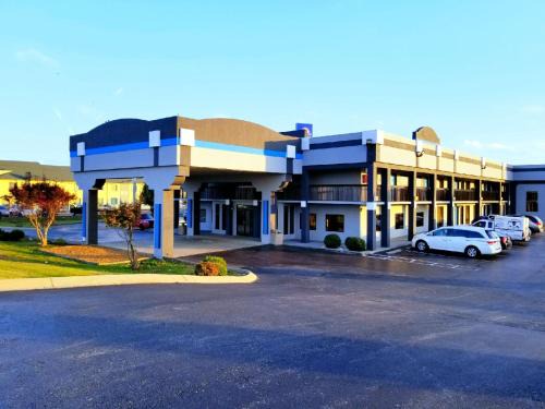 Clarksville Hotel | Gateway Inn