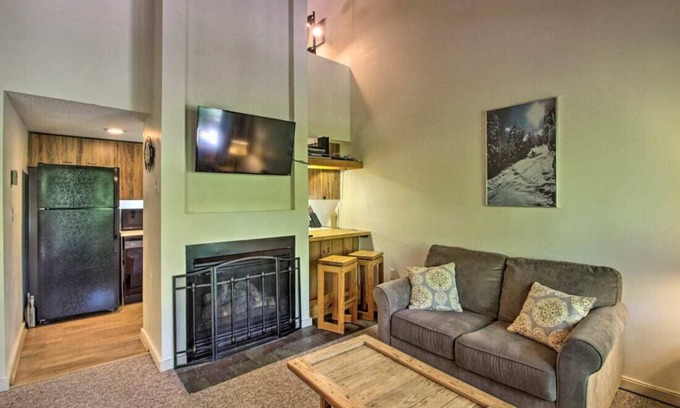 Lincoln Condo | Gateway to the White Mountains! 1 bedroom + sleeping loft! 1.5 bathrooms!