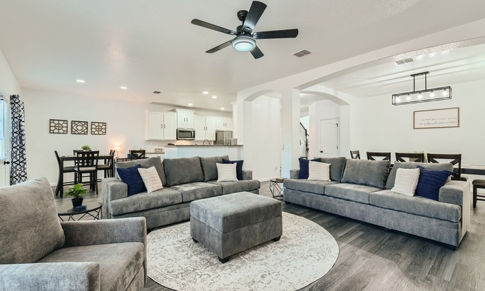 West San Antonio House | Gathering Place 4BR Lackland BMT Seaworld < 4.5mi