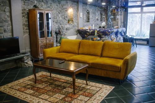 Halyts'kyi district Apartment | Gaudi apartment in Lviv