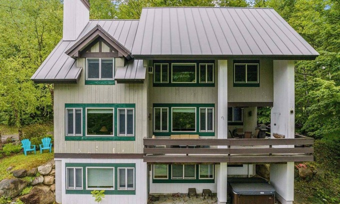 Lincoln Ski Chalet | Gavia Chalet - Mountain Views - Private Hot Tub - Loon Mtn - Kancamangus Highway