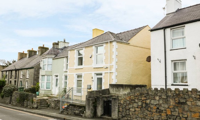 Benllech Cottage | Cabin ∙ 3 bedrooms ∙ 6 guests