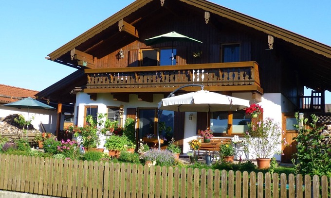 Saulgrub Apartment | Gemütliche Alpenwohnung in Altenau