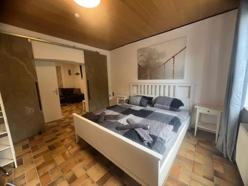 Brohl-Lutzing Apartment | Gemütliche EG-FeWo im Haus zur Vulkaneifel in Brohl