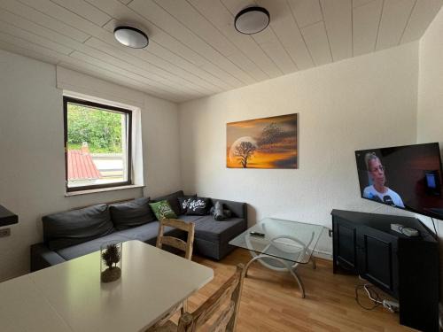 Brohl-Lutzing Apartment | Gemütliche FeWo im 1OG im Haus zur Vulkaneifel Brohl