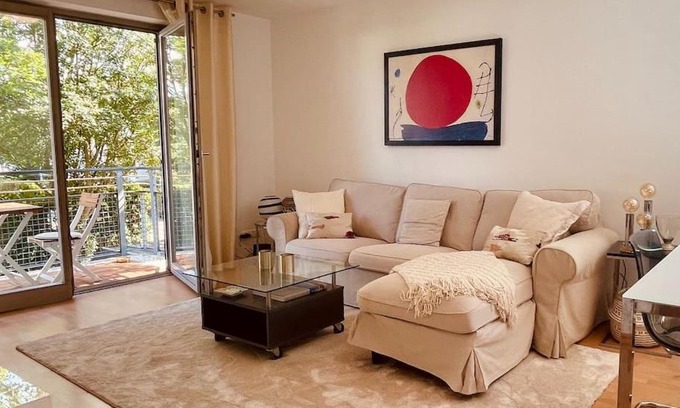 Schoenefeld Apartment | Gemütliche Wohnung mit Balkon in Schönefeld