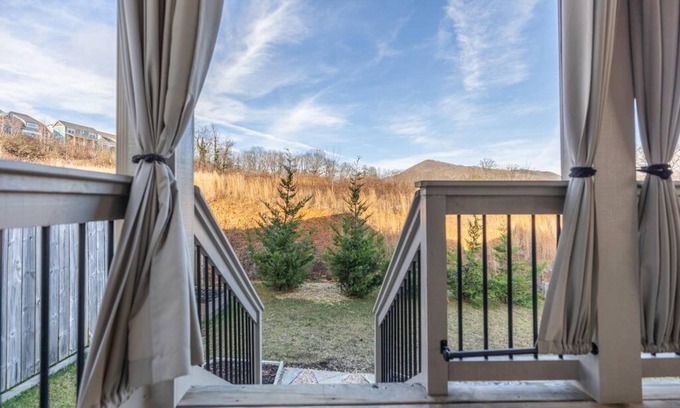 Black Mountain House | Gem in Heart of Black Mountain