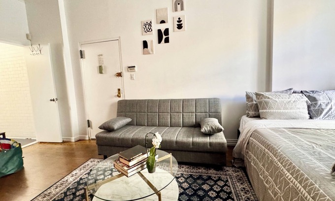 Uptown House | Gem Luxury Suites
