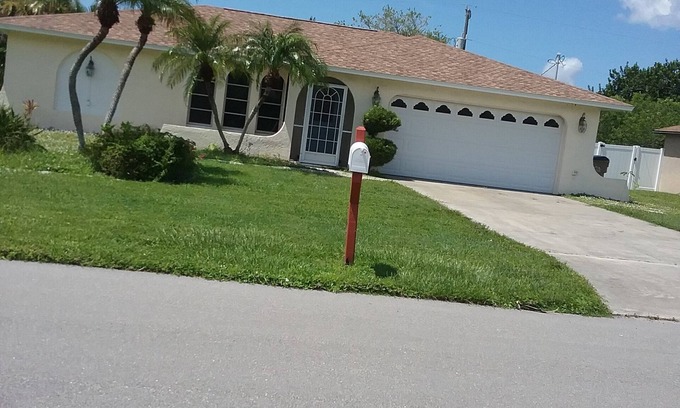 Cape Coral Ski Chalet | Gem Spacious House Hidden in a Unique Neighborhood