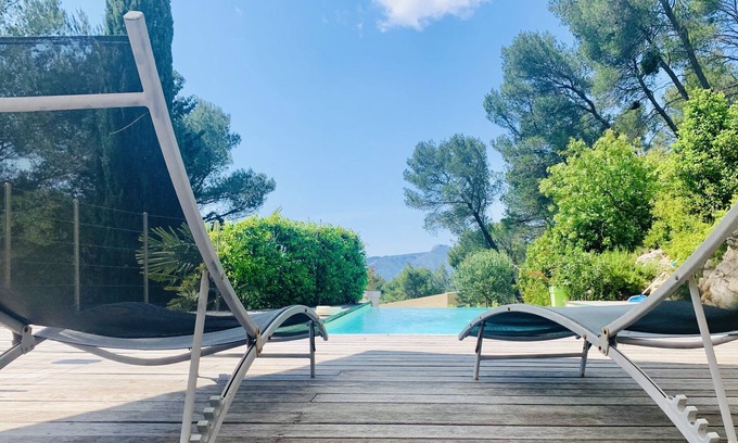 Gemenos Apartment | Gémenos: Corner of Paradise + View Garlaban + Pool