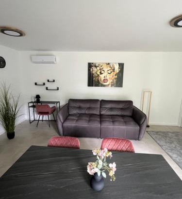 Balatonakarattya House | Gemini Lux- Moon Balaton