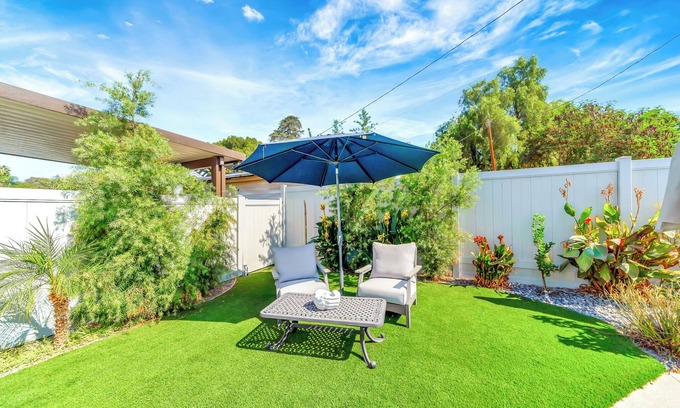 Woodland Hills House | Generous 2 King-Suites W/Backyard & Barbecue!