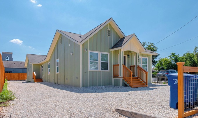 Eastside Promise Neighborhood Cottage | Generous 5br/3ba Haven Close to Alamo & Riverwalk!