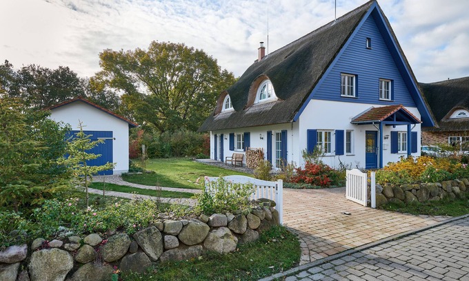 Rerik House | generous thatched cottage (160 m²) on the Baltic Sea, sauna, stove, forest edge location
