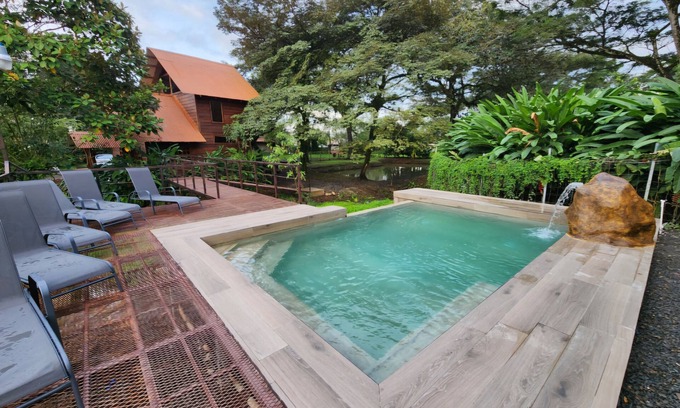 Florencia House | Geodesic Dome 01, Jacuzzi with Hydromassage, 20 min from La Fortuna