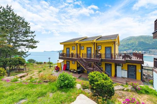 Irun-myeon House | Geoje Badaga Joa Pension