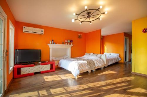 Irun-myeon House | Geoje Phil Painting Pension for One Night and Three Days