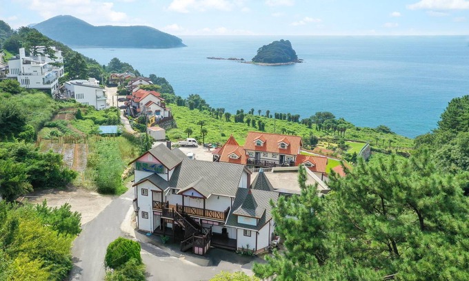 Irun-myeon House | Geoje Purenneoul Pension