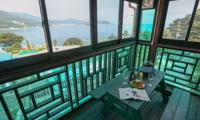 Irun-myeon House | Geojedo Gyejeoryeohaeng Pension