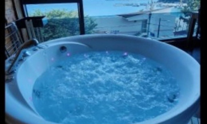 Irun-myeon House | Geojedo N White Pension